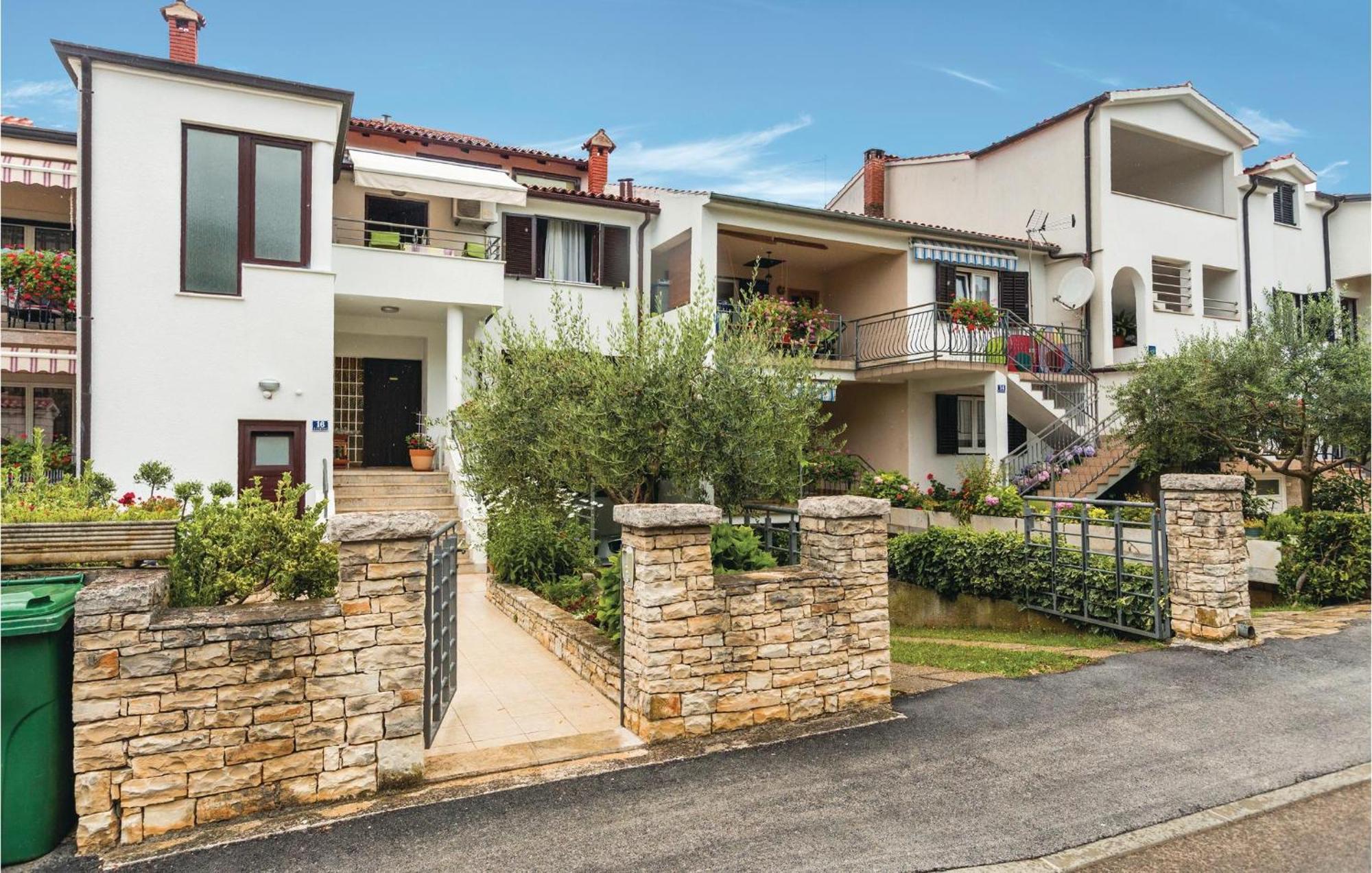 Gorgeous Apartment In Porec With Kitchen Exterior photo