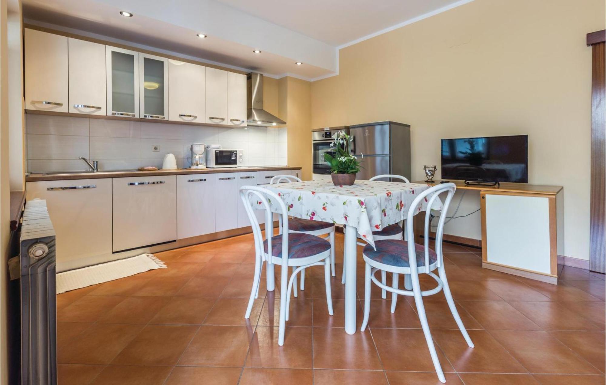 Gorgeous Apartment In Porec With Kitchen Exterior photo